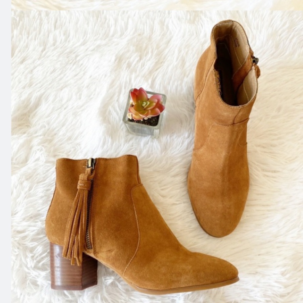 TAHARI Josie Tan Suede Tassel Heel Ankle Fall bootie women size 6.5